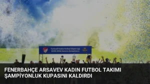 Fenerbahçe ArsaVev Kadın Futbol Takımı Şampiyonluk Kupasını Kaldırdı